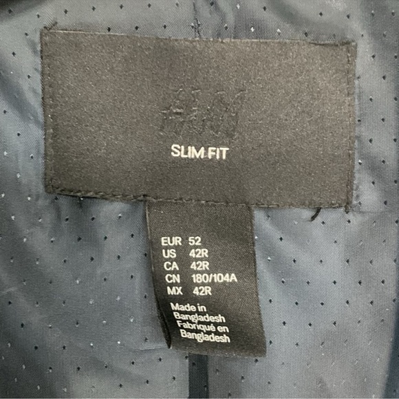 H&M / Navy Slim Fit Blazer / Size 42R - Picture 11 of 13